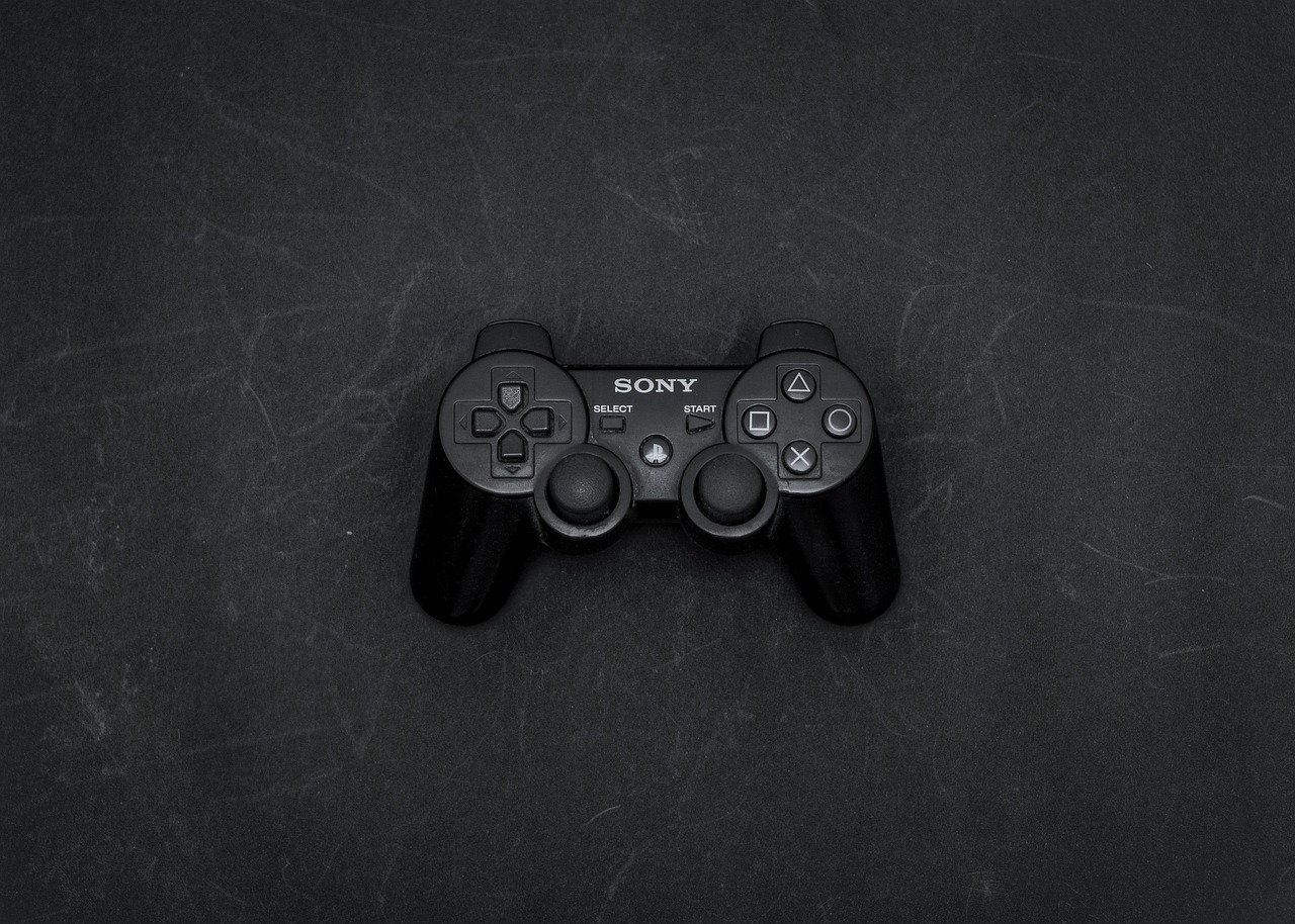 A Evolução e o Desenvolvimento do Controle DualShock: Da Inovação ao Ícone dos Games