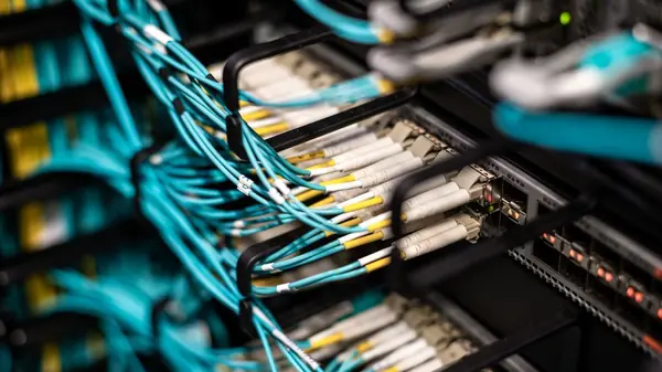 Como integrar vários sistemas SaaS sem criar um emaranhado de automações?