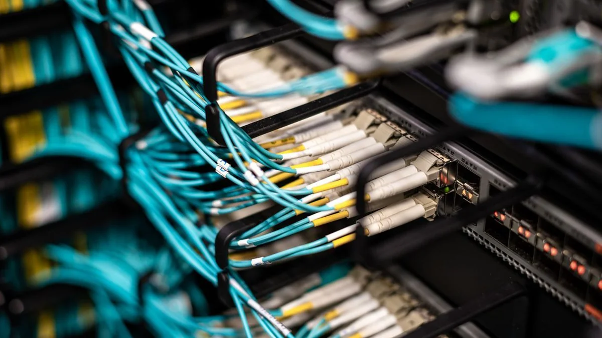 Como integrar vários sistemas SaaS sem criar um emaranhado de automações?